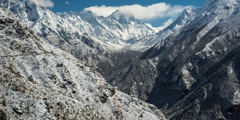头条背后的算法革命：AI如何重塑科技与财经新闻的采编格局与伦理边界