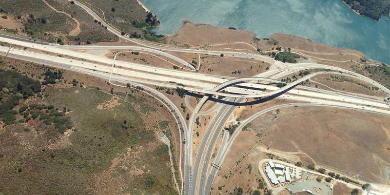 新闻82：信息聚合时代，如何高效获取与甄别财经资讯？