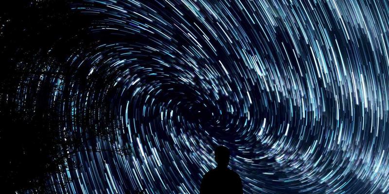 新闻83：全球财经脉动下的国内国际新闻深度解读