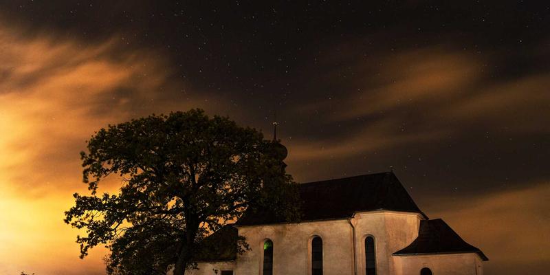 新闻与心理健康：创伤性事件报道如何影响记者与受众——聚焦国内、科技与财经新闻领域