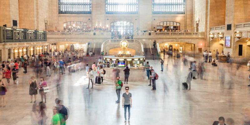 新闻游戏化：互动叙事如何重塑财经与科技新闻的年轻受众体验