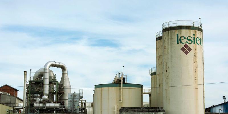 资讯付费墙的商业模式探索：从《纽约时报》到Substack的订阅制转型与国内新闻聚合的启示