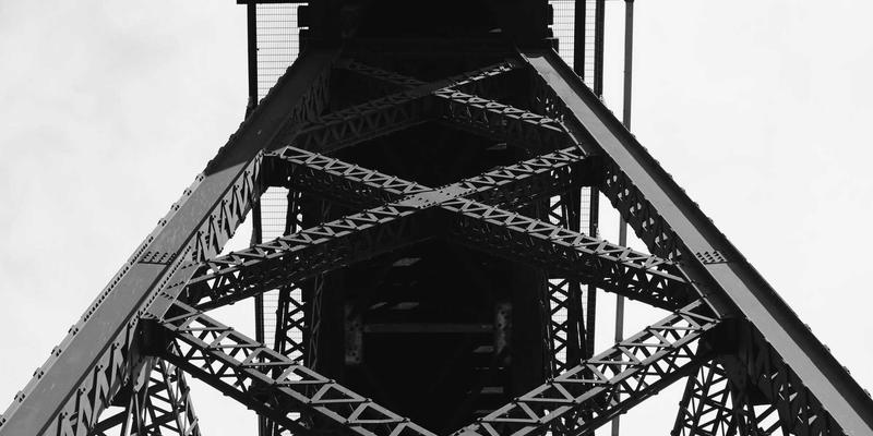 资讯爆炸时代，新闻伦理如何在突发事件报道中坚守核心原则？